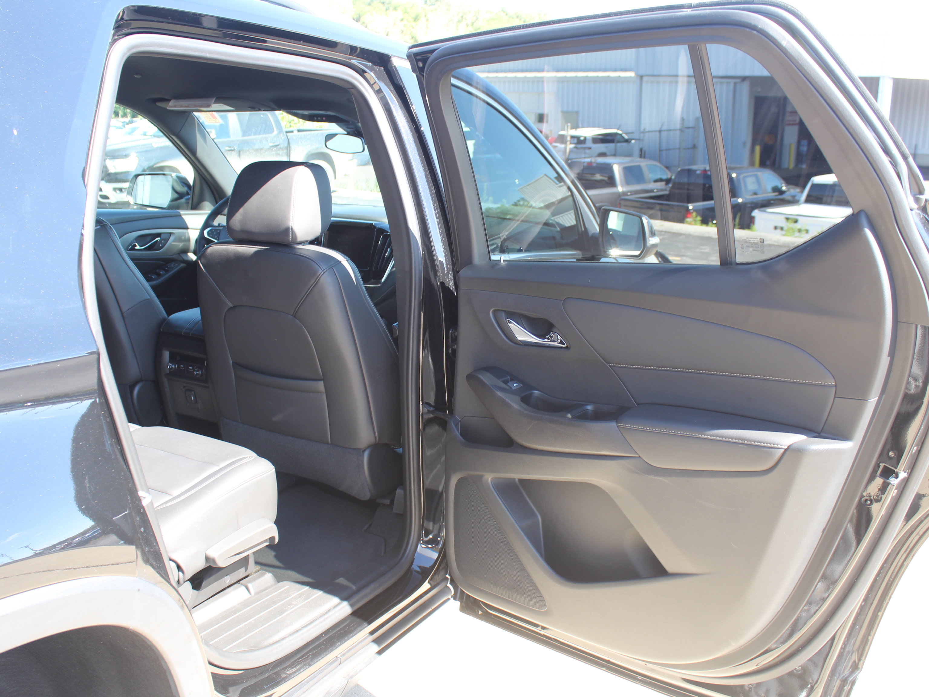 Used 2023 Chevrolet Traverse LT AWD/4WD image 26