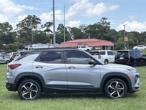 Used 2023 Chevrolet TrailBlazer RS w/ Sun and Liftgate Package FWD image 4