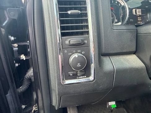 Used 2015 RAM 3500 Laramie AWD/4WD image 17