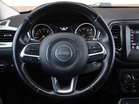 Used 2019 Jeep Compass Latitude FWD image 30