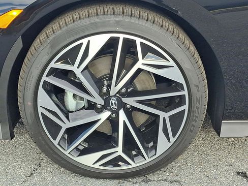 New 2025 Hyundai Ioniq 6 SEL image 5