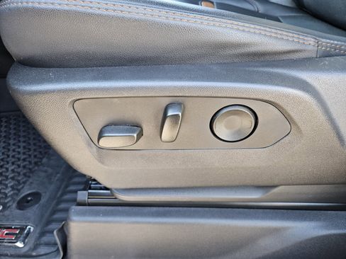 Used 2024 GMC Sierra 2500 AT4 w/ AT4 Premium Plus Package image 9