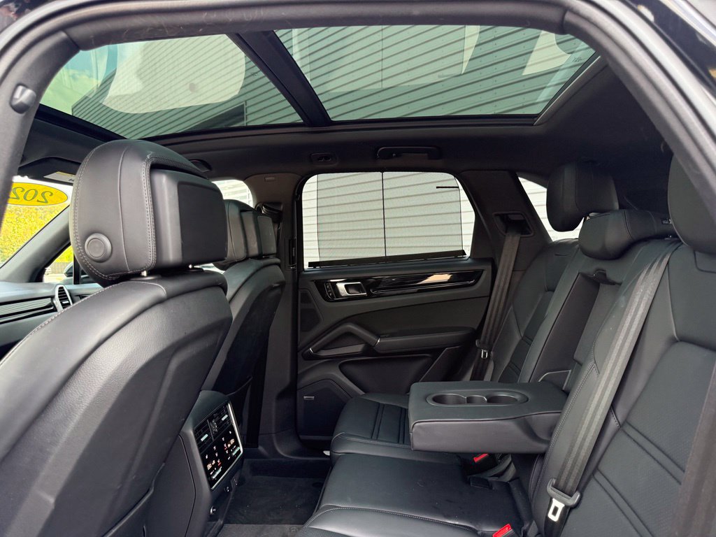 Used 2021 Porsche Cayenne AWD/4WD image 23