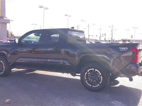 Used 2024 Toyota Tacoma TRD Sport image 7