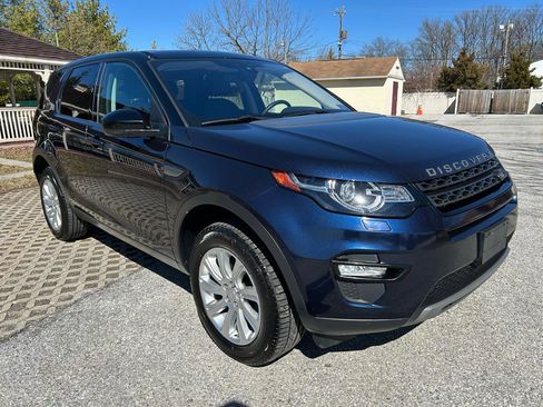 Used 2017 Land Rover Discovery Sport SE image 3