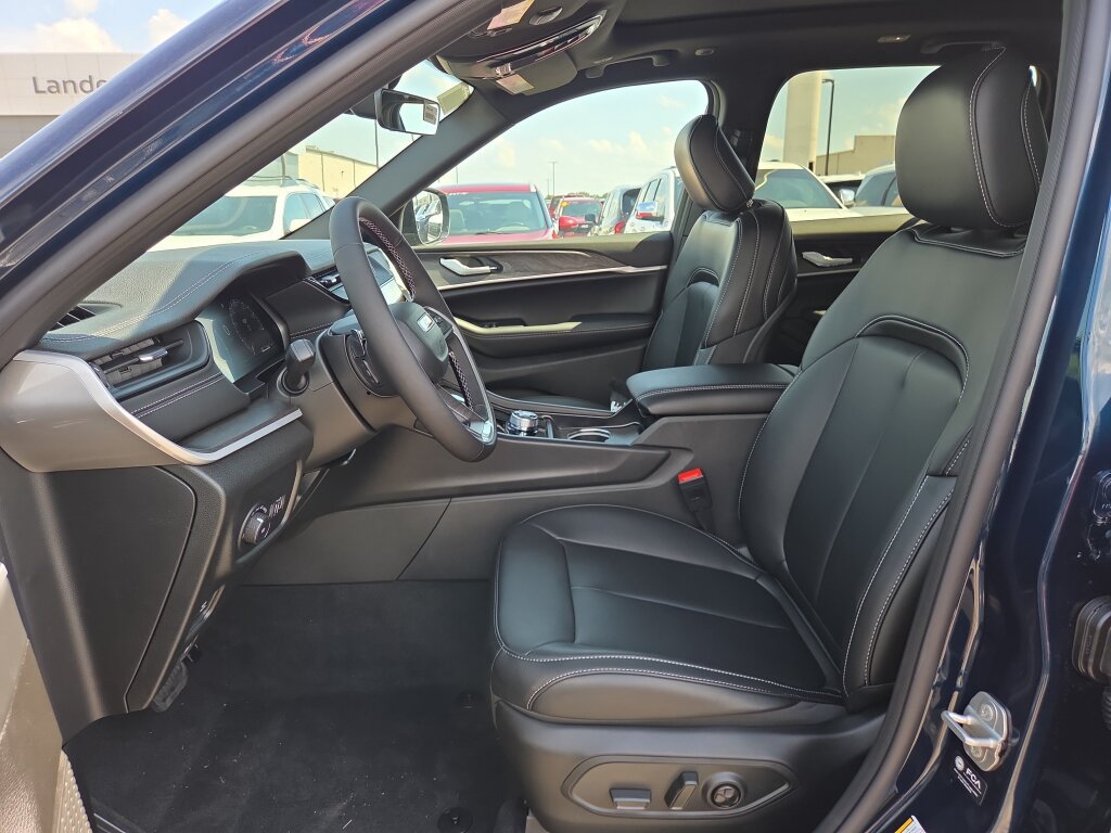 New 2026 Jeep Grand Cherokee Limited w/ Limited Altitude Package AWD/4WD image 6