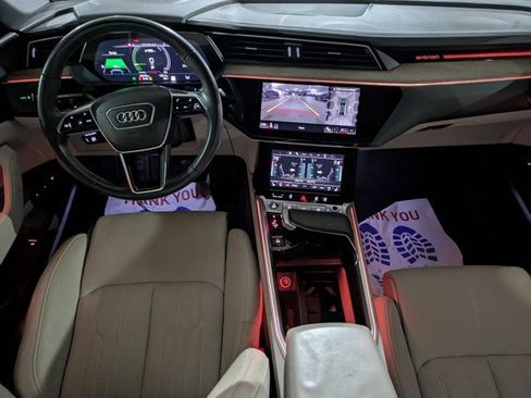 Used 2024 Audi Q8 e-tron Prestige w/ Prestige Package image 23