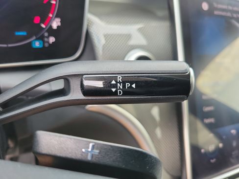 Used 2024 Mercedes-Benz GLC 300 4MATIC image 18