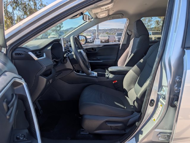 Used 2025 Toyota RAV4 LE AWD/4WD image 11