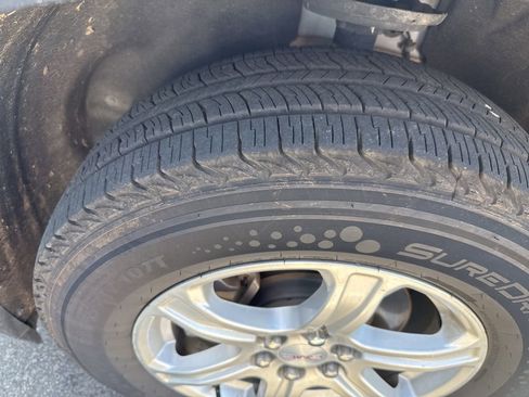 Used 2019 GMC Acadia SLE image 4