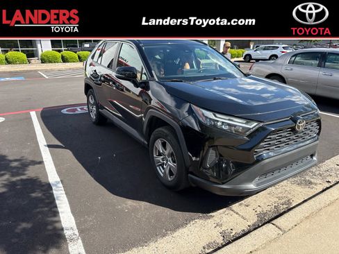 Used 2022 Toyota RAV4 XLE w/ Convenience Package FWD image 1