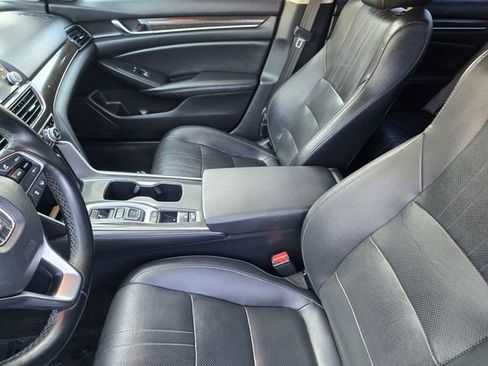 Used 2019 Honda Accord Touring image 11
