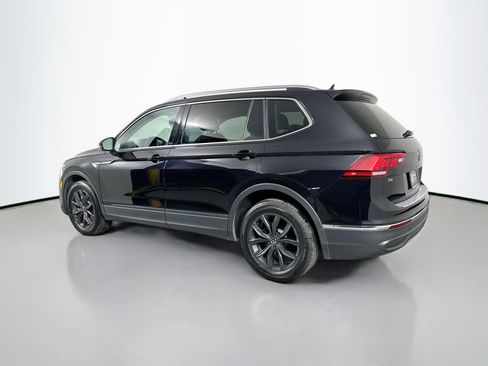 Used 2022 Volkswagen Tiguan SE w/ Panoramic Sunroof Package image 7
