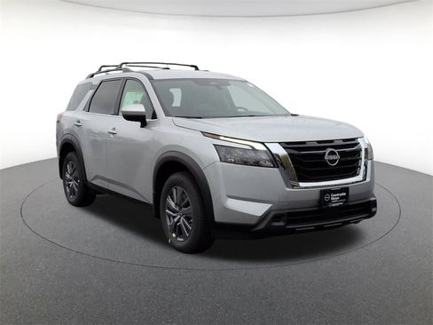 New 2025 Nissan Pathfinder SV image 3