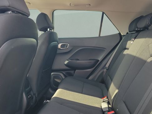 Used 2025 Hyundai Venue SEL FWD image 31