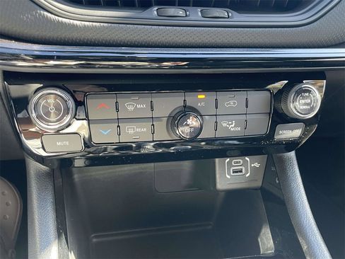 New 2026 Jeep Compass Latitude image 21