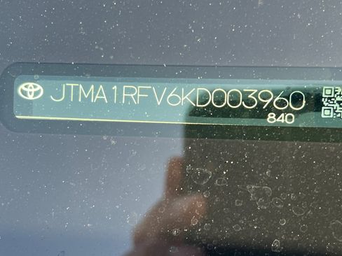 Used 2019 Toyota RAV4 XLE Premium image 3