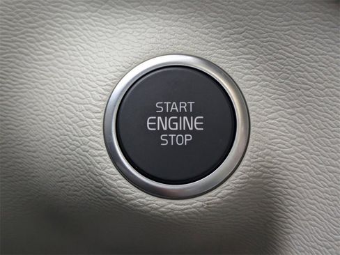 New 2025 Volvo XC40 B5 Plus w/ Protection Package Premier image 31