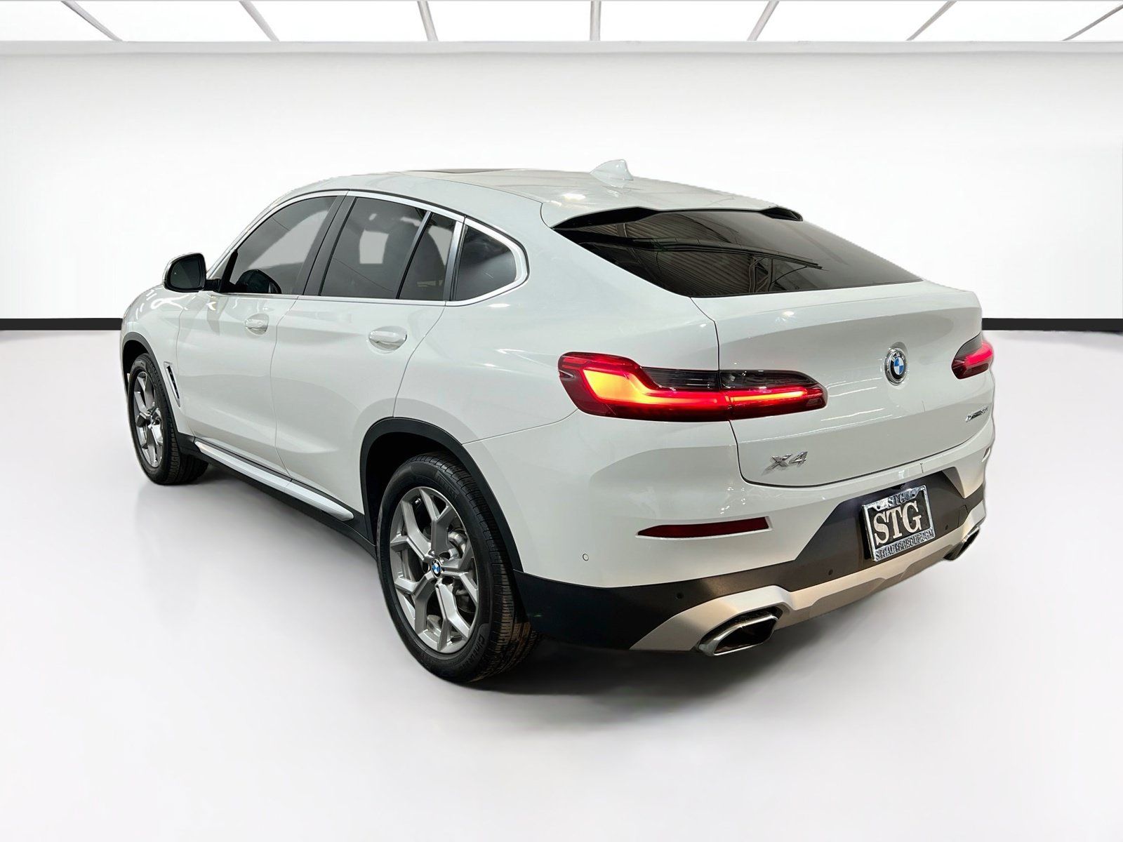 Used 2022 BMW X4 xDrive30i w/ Premium Package AWD/4WD image 6
