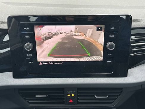 Certified 2025 Volkswagen Jetta SE image 29