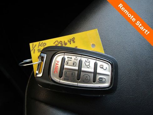 Used 2025 Chrysler Pacifica Select FWD image 21