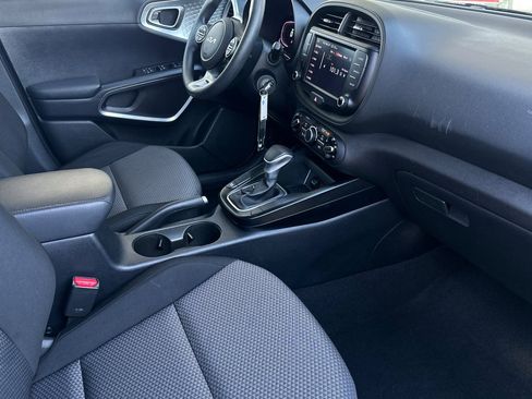 Used 2024 Kia Soul LX w/ Option Group 015 image 16