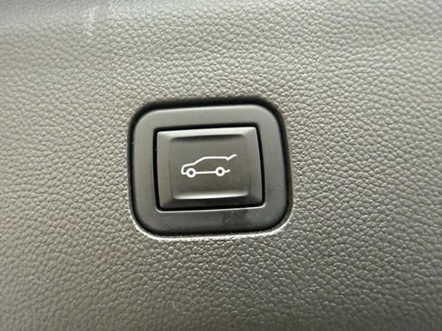 Used 2023 Buick Enclave Essence w/ Experience Buick Package image 2