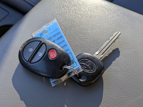 Used 2013 Toyota Tundra Limited image 33