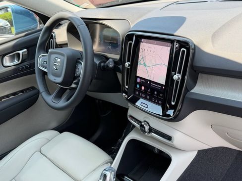 Certified 2024 Volvo XC40 B5 Plus w/ Protection Package Premier AWD/4WD image 13