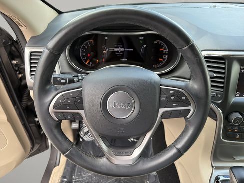 Used 2019 Jeep Grand Cherokee Laredo RWD image 27