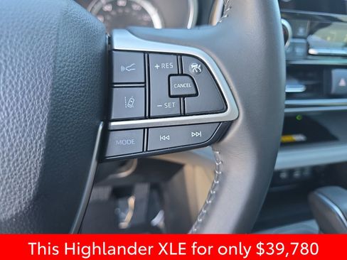 Used 2024 Toyota Highlander XLE AWD/4WD image 26