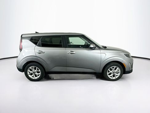 Used 2025 Kia Soul LX w/ LX Technology Package FWD image 10