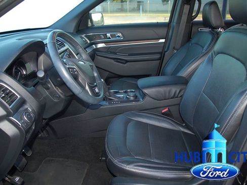 Used 2019 Ford Explorer Limited w/ Ford Safe & Smart Package AWD/4WD image 10
