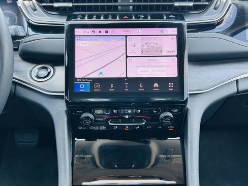 Used 2023 Jeep Grand Cherokee Limited w/ Luxury Tech Group II AWD/4WD image 28