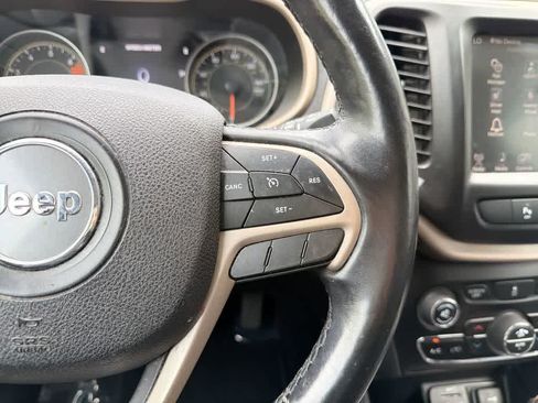 Used 2018 Jeep Cherokee Limited AWD/4WD image 29