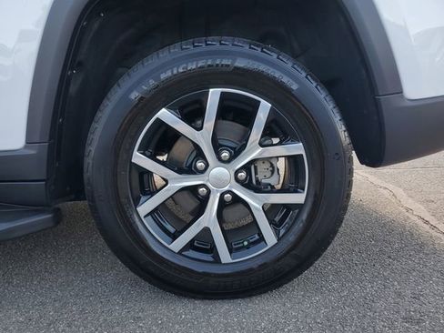 Certified 2025 Jeep Grand Cherokee Limited w/ Luxury Tech Group II RWD image 14