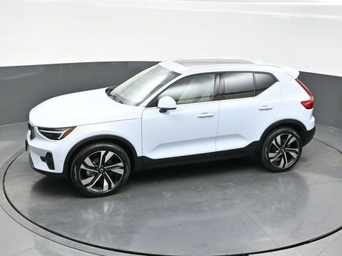 Used 2024 Volvo XC40 B5 Ultimate image 24