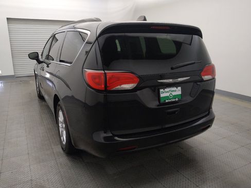 Used 2021 Chrysler Voyager Lxi FWD image 6