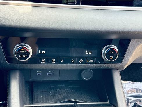 Used 2024 Mitsubishi Outlander ES FWD image 15