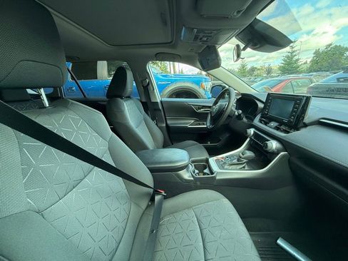 Used 2021 Toyota RAV4 XLE w/ Convenience Package AWD/4WD image 4