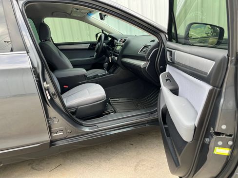Used 2018 Subaru Outback 2.5i AWD/4WD image 16