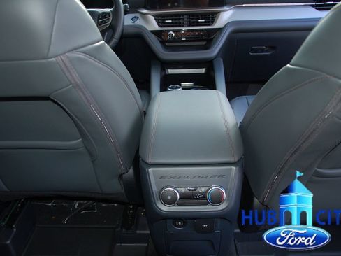 Used 2025 Ford Explorer Active w/ Active Comfort Package RWD image 21