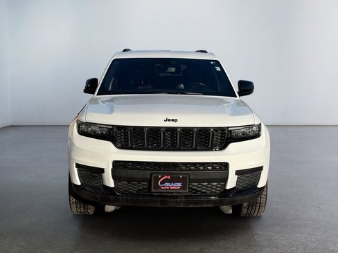 Used 2021 Jeep Grand Cherokee L Laredo image 2
