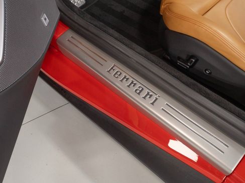 Used 2019 Ferrari Portofino RWD image 41