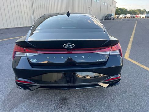 Used 2021 Hyundai Elantra Limited FWD image 3
