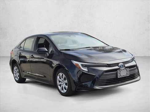 Used 2023 Toyota Corolla LE FWD image 4