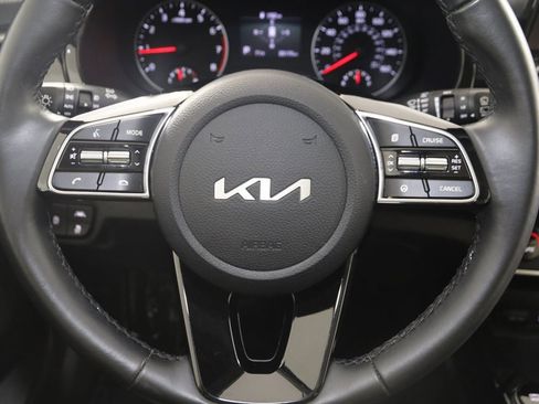 Used 2023 Kia Seltos EX image 37