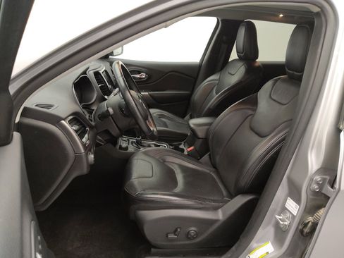 Used 2019 Jeep Cherokee Limited w/ Technology Group image 17