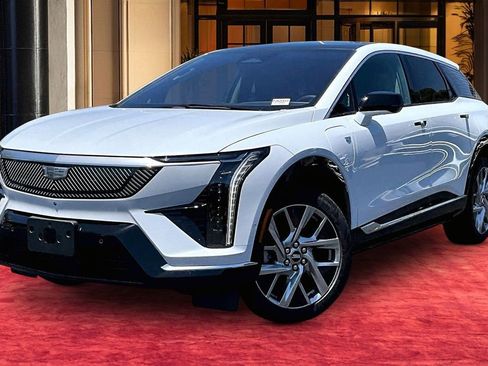 New 2026 Cadillac Optiq Luxury 1 RWD image 1