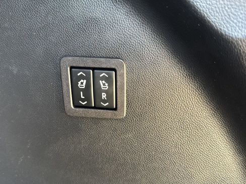 Used 2024 Buick Enclave Premium image 27